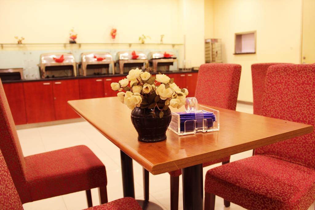 Hanting Hotel Shanghai South Railway Station Luoxiang Road Branch Exterior foto